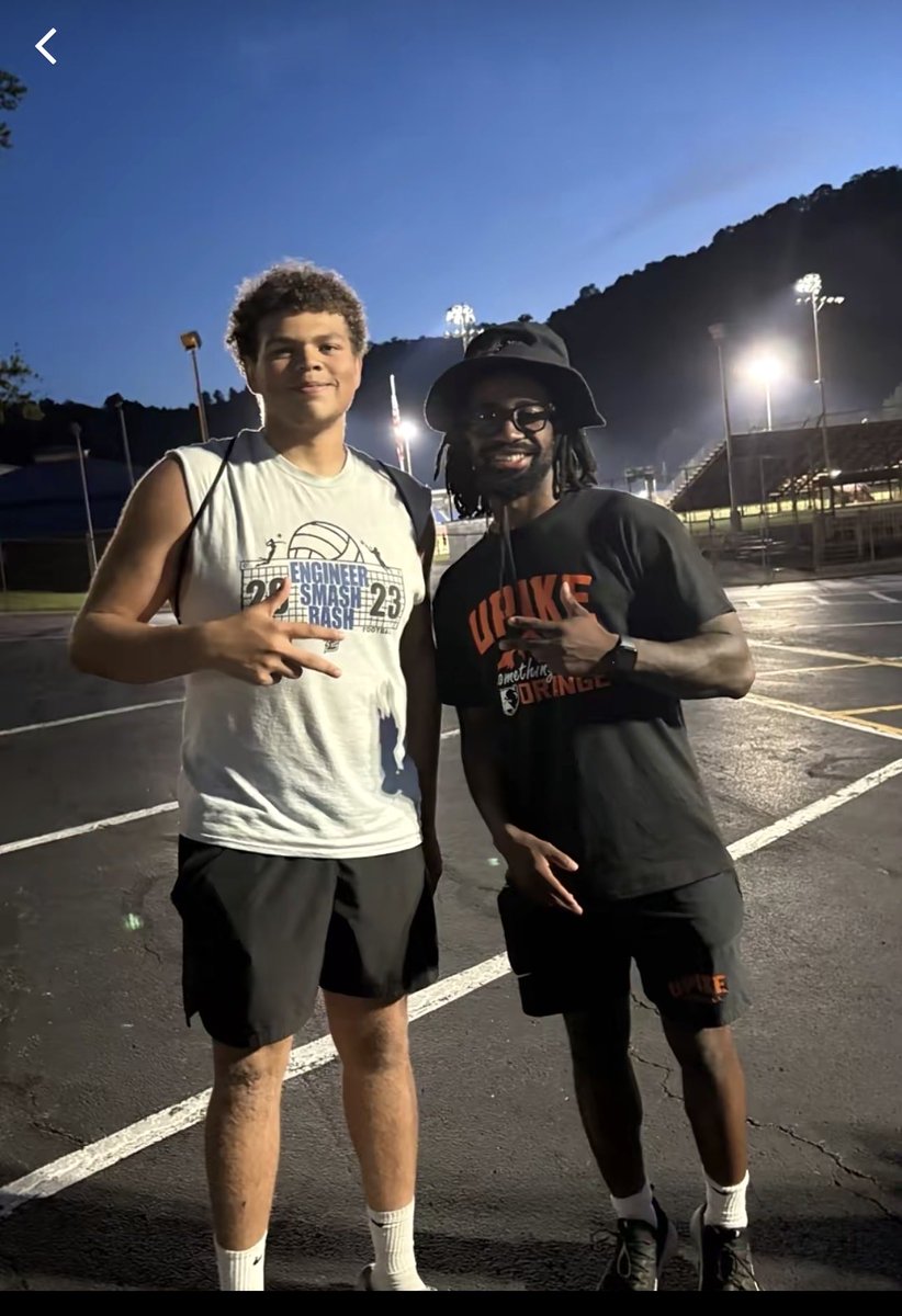 EzekielWiseman9's tweet photo. Had an awesome time at Upike great camp and a great coaching staff. @UPIKEFOOTBALL @CoachQTinsley @UPIKEAthletics https://t.co/LKVEATTzaG