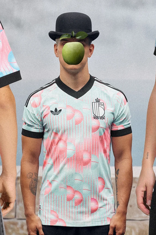xeisarcia's tweet photo. @Soy_tuMamita ya viste el de belgica en honor a magritte? esta bien bonito y es muy buen "chiste interno" https://t.co/OMHLt6PXvk