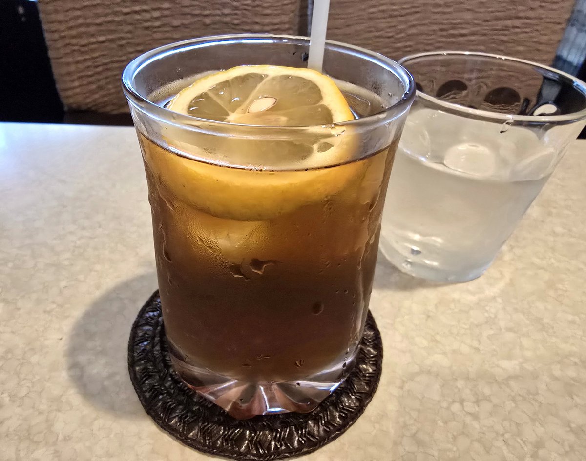 mcrowns55's tweet photo. おはようございま〜す😄今日も朝のお
散歩🚶‍♂️は中止に😅近所のお気に入りの
カフェ☕に～😆モーニング～(トースト
🍞,焼そばロール,ゆで玉子🥚,バナナ🍌,
アイスレモン🍋ティー☕)～450円🤤
それではいただきま～す😋😋😋 https://t.co/Cx8GFXiJ4R
