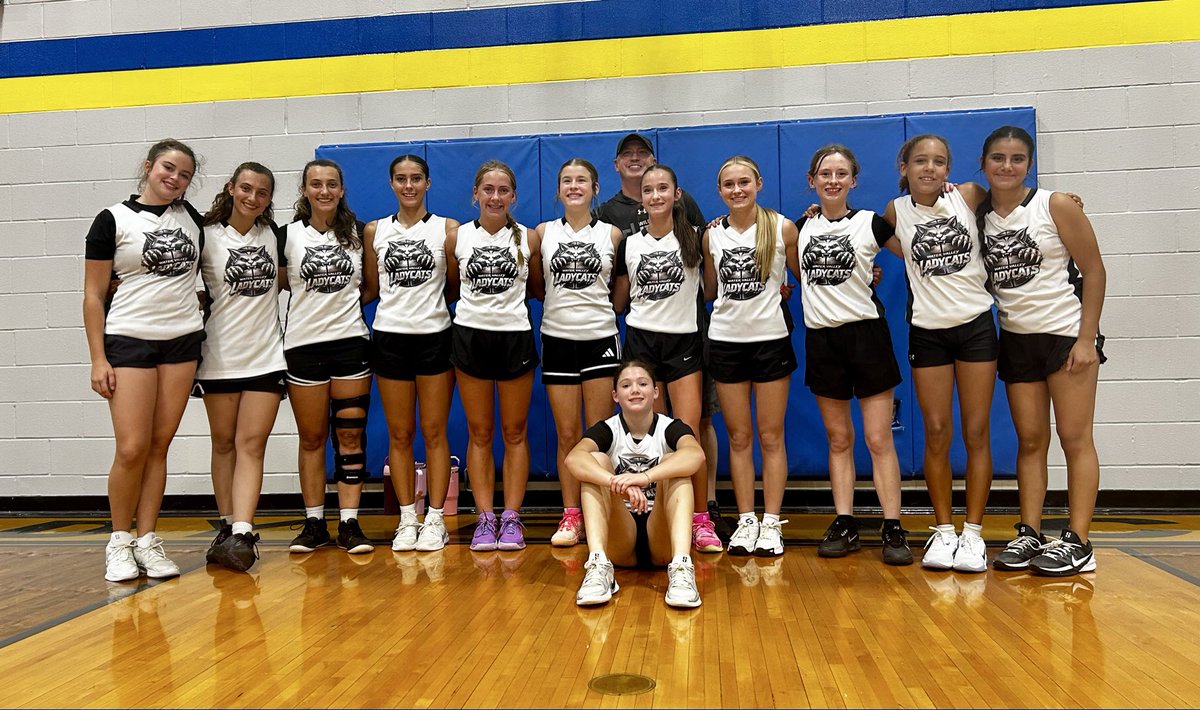 hal_pal2019's tweet photo. A great summer league wrapped up. Can’t wait to see all the other great things to come for these Lady Cats! 🖤🤍🏀😼💪 https://t.co/CMar6jH5jP