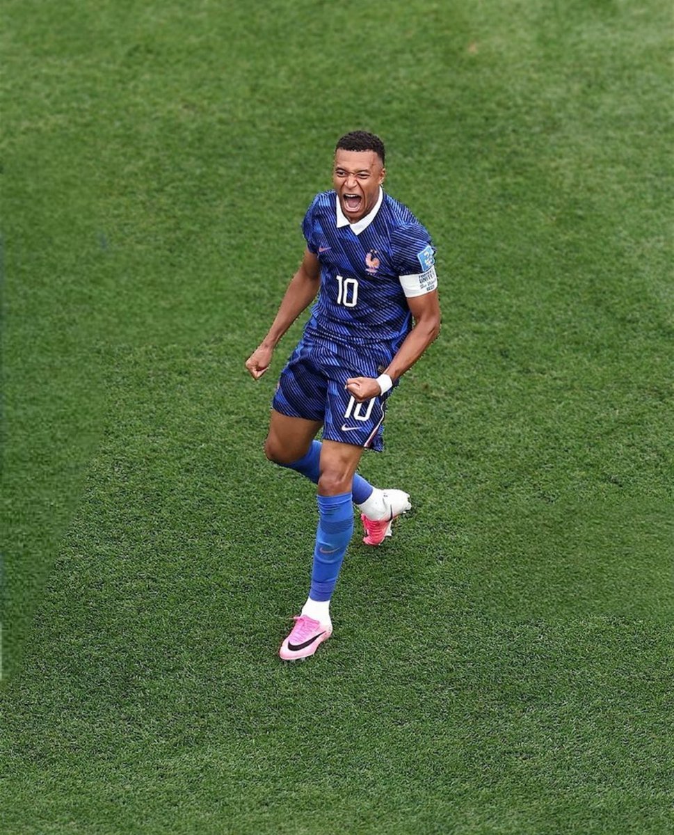 Basketballpunt3's tweet photo. Just give my general the world cup 

He deserves it more https://t.co/KEKBF7omm5