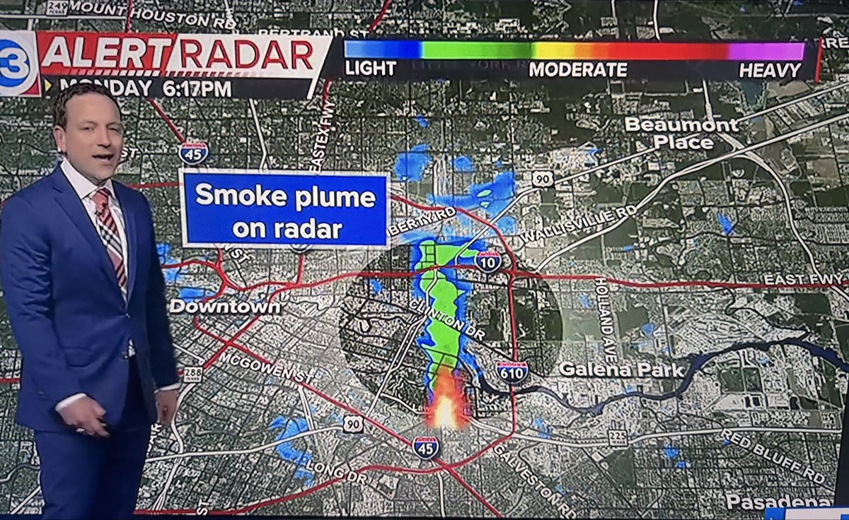 WingsSoon's tweet photo. abc 7:37pm Smoke plume radar https://t.co/PhJ7MFrXm1