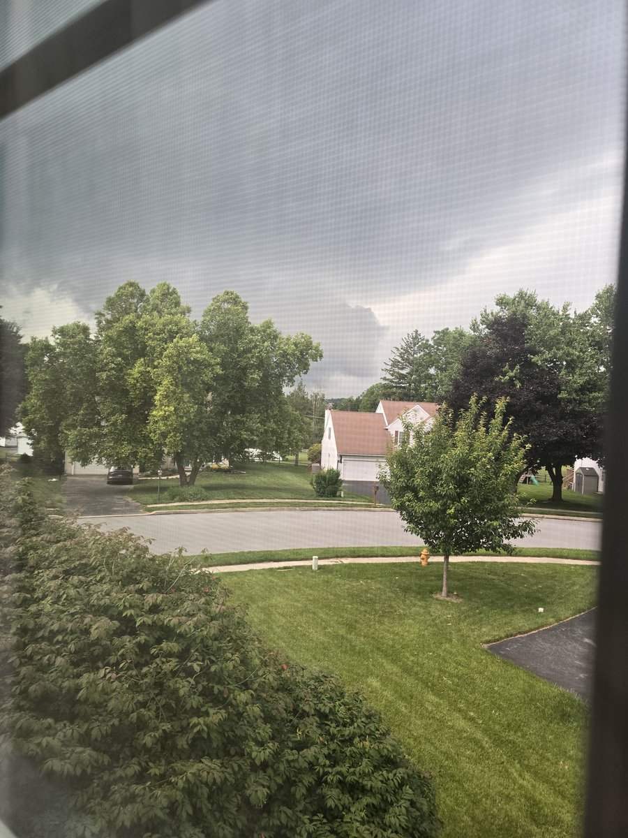 Weatherman180's tweet photo. @sambrandt99 This was at 4:50 looking northwest https://t.co/cfDGVVhFuF
