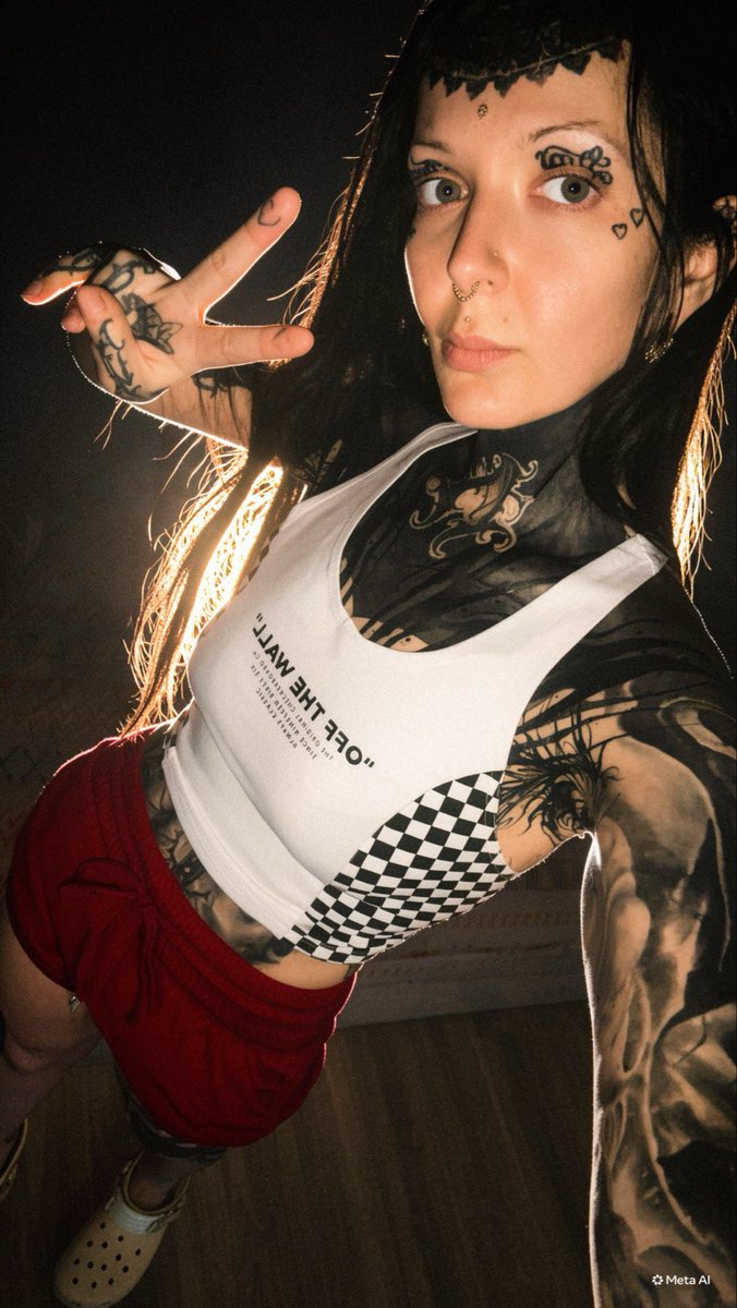 AngieNoire's tweet photo. Does anyone else still throw up the peace sign in photos? Or am I just showing my age 👀

#tattooedmodel #findom #yeg #Albanians https://t.co/FgB2uGWuYu