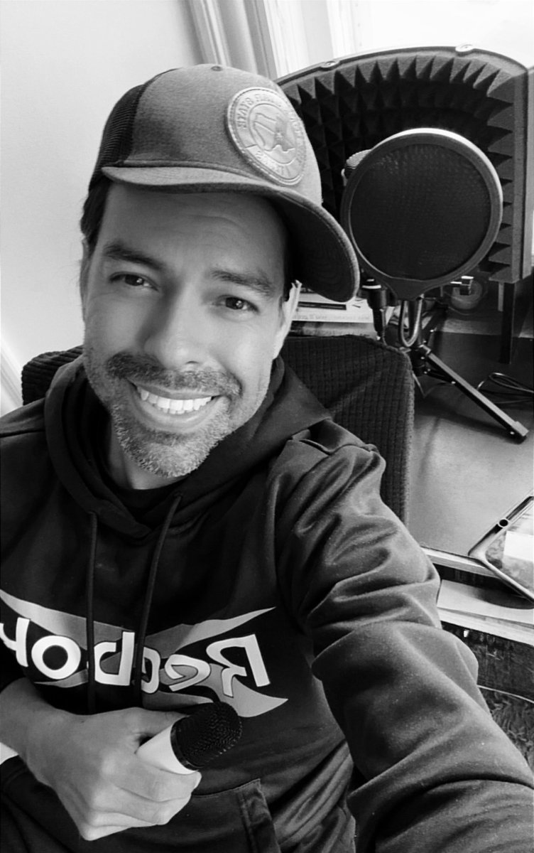 JesseHdz88's tweet photo. Making music and writing poetry isn’t easy. Some days it flows, some days it doesn’t show up at all.

Still working on it… hopefully soon it all clicks. #MakingMagic https://t.co/LH8XwNZ2i2
