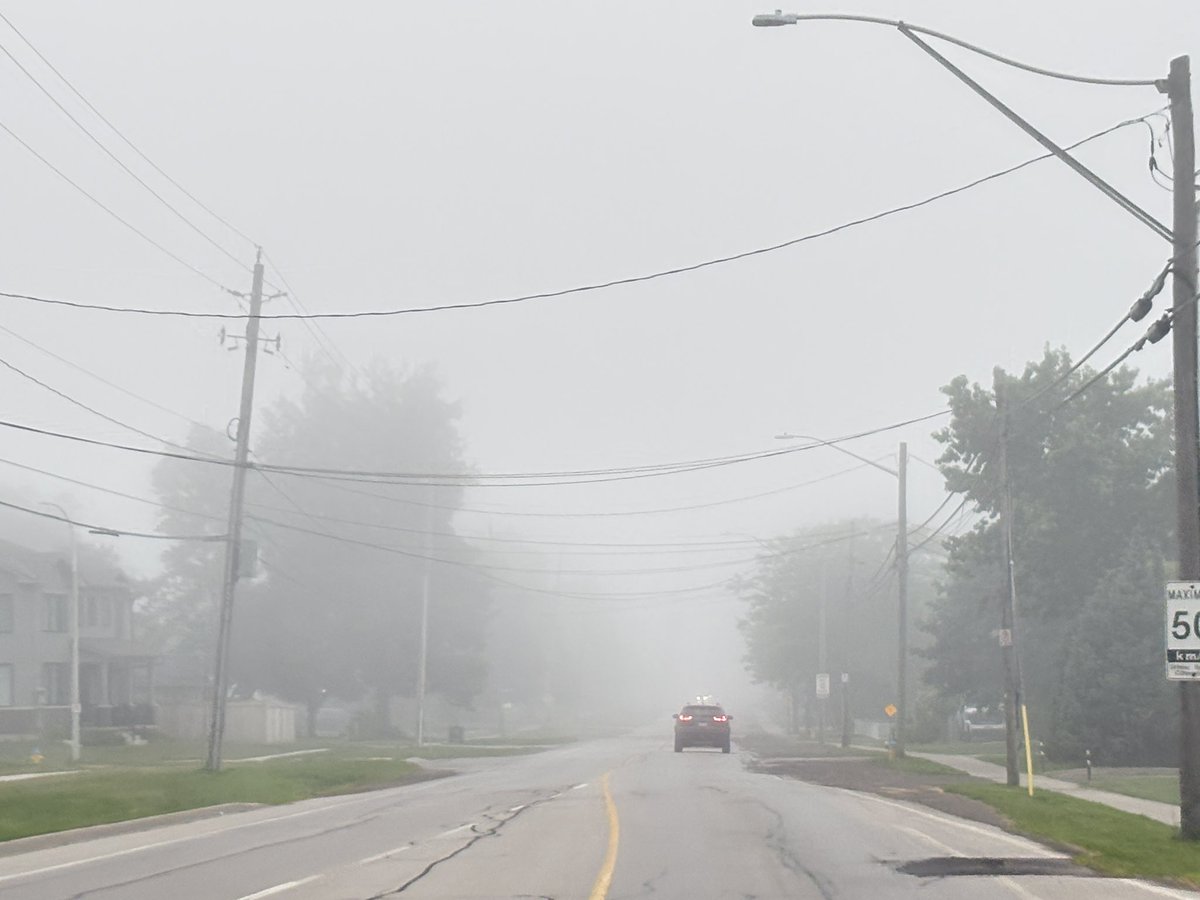 j_gray00's tweet photo. Heavy fog in the town Grimsby.  Low visibility.  #onstorm @WxOntario1 https://t.co/mLV9O9X2pJ