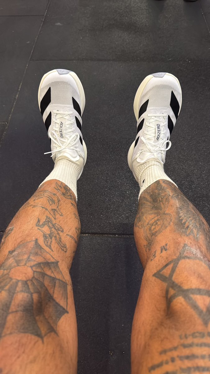 findommaurice's tweet photo. Beg for your master's attention. Perhaps one day he will step on you.
#feetfetısh #pé #footfetısh #feet #feetworshi̇p https://t.co/OXHMmSDFaf