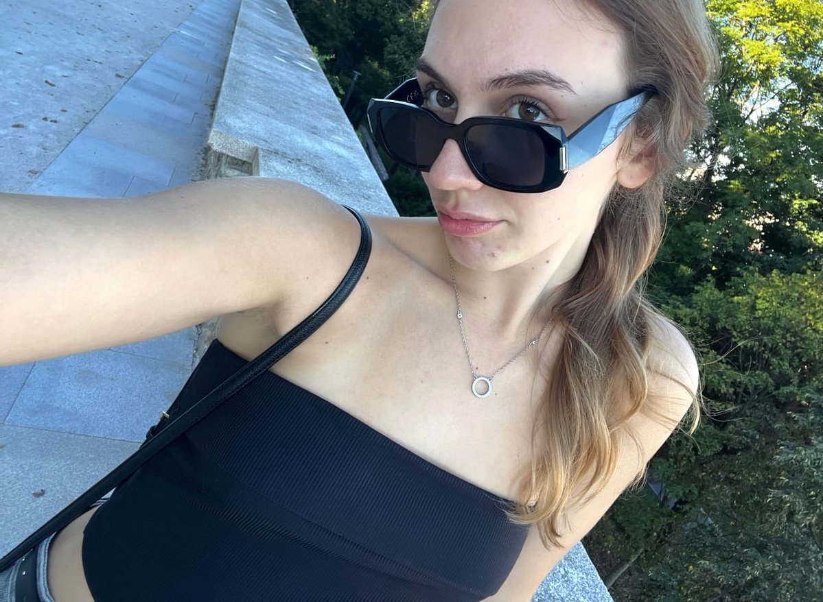 ManuVielmo's tweet photo. Mirror pic mood. Don’t scroll too fast 🖇️ https://t.co/KNQEwUWTed