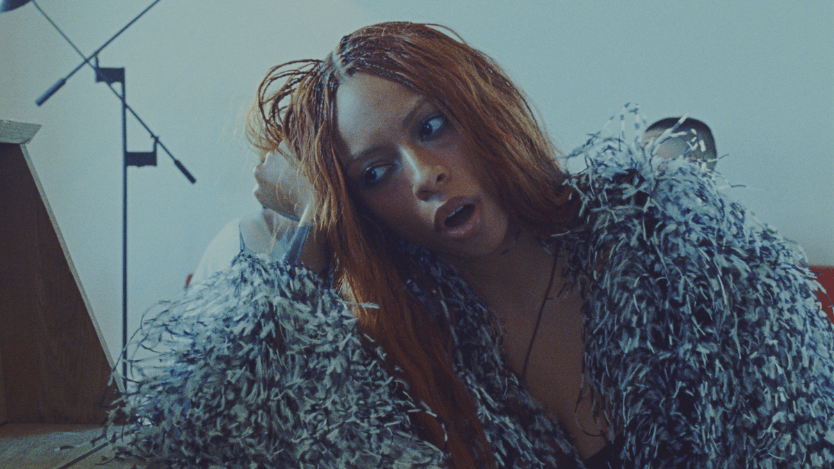 d100's tweet photo. Ravyn Lenae Plots 2026 North American Tour https://t.co/Qfg4WslHfs https://t.co/cNhQ0RDhhy