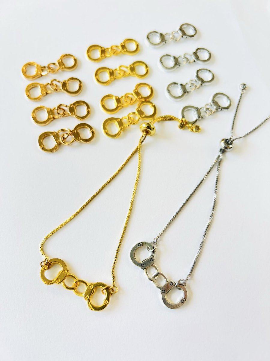 BeadsParts's tweet photo. こんにちは😊
Beads&amp;Parts東京浅草橋店です！
大人気✨手錠チャームのご紹介です✨
ブレスやイヤカフなどのポイント使いにオススメです✨ https://t.co/9Nfvmfyx7o