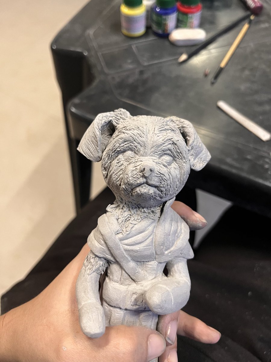 gaivotart's tweet photo. processo da minha primeira peça de cerâmica fria :) 

o cachorrinho do meu namorado com a armadura do dark souls https://t.co/Y20uqVPykA