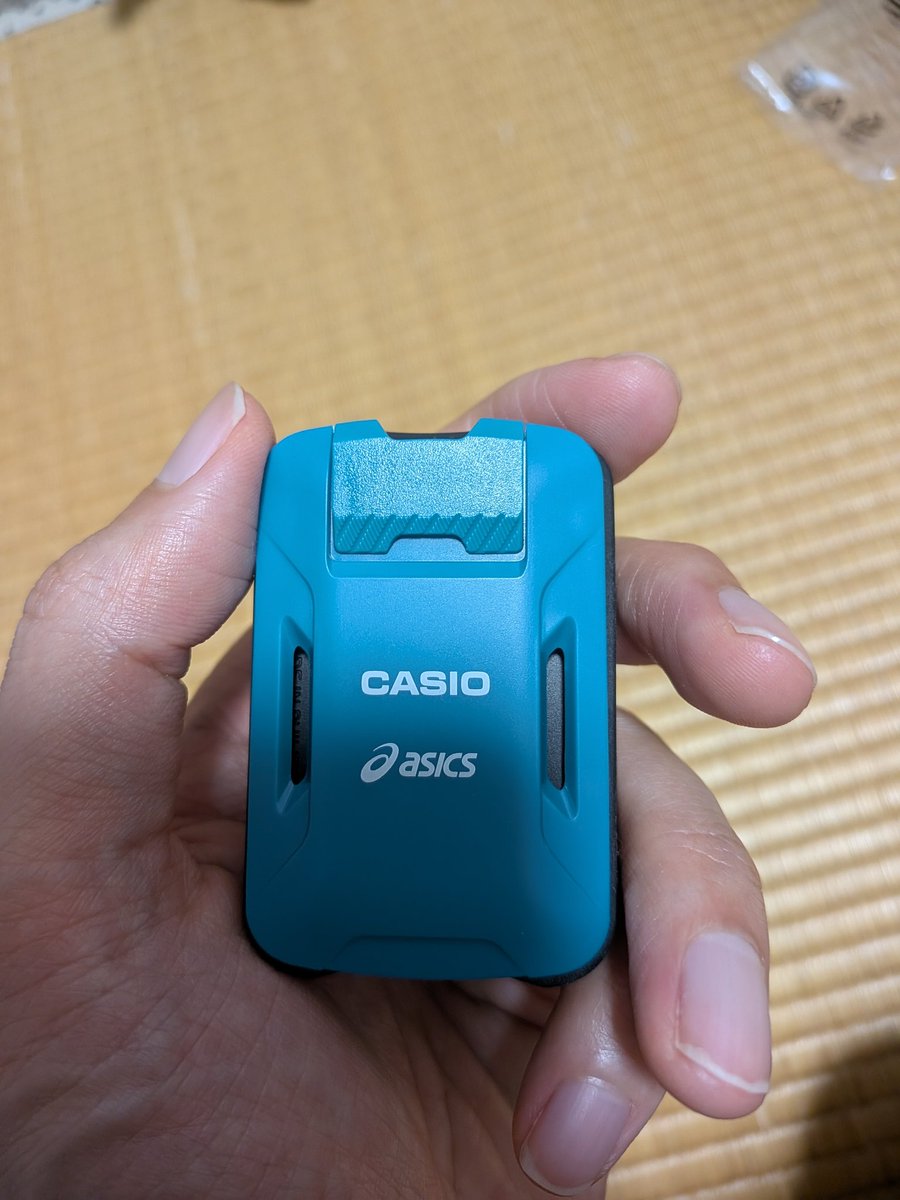 charumeraoji's tweet photo. ランナー向けのモーションセンサーというものを買ってみた。色々とフォームの評価をしてくれてストライドが自然と伸びてきています。 https://t.co/OWmuaeHziS