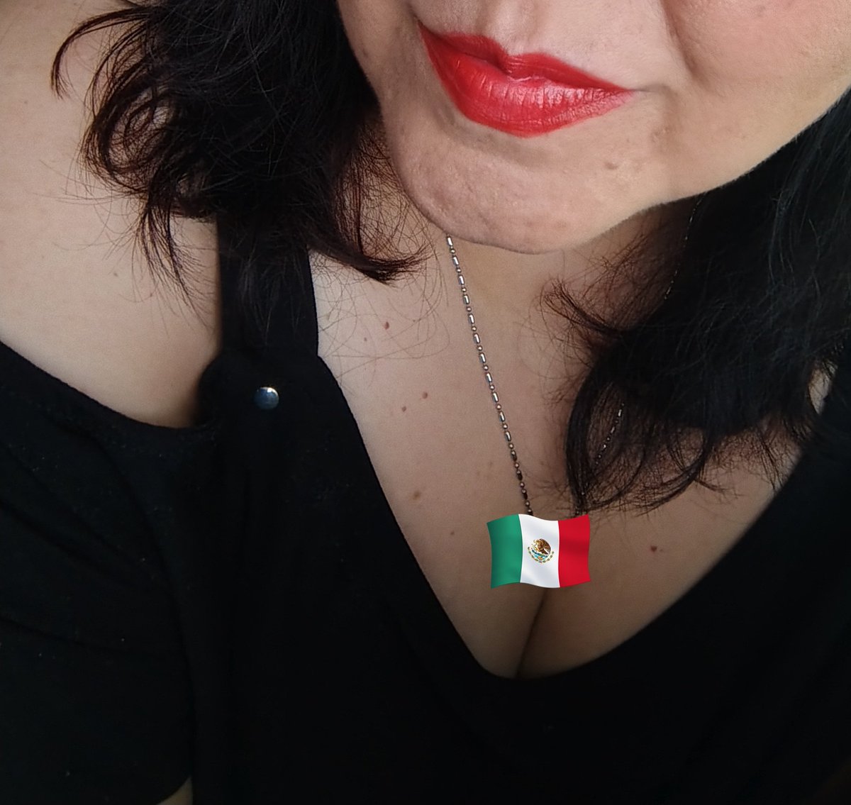 SenoraSeora's tweet photo. #LabiosRojos https://t.co/jLCOWwpJ8Z