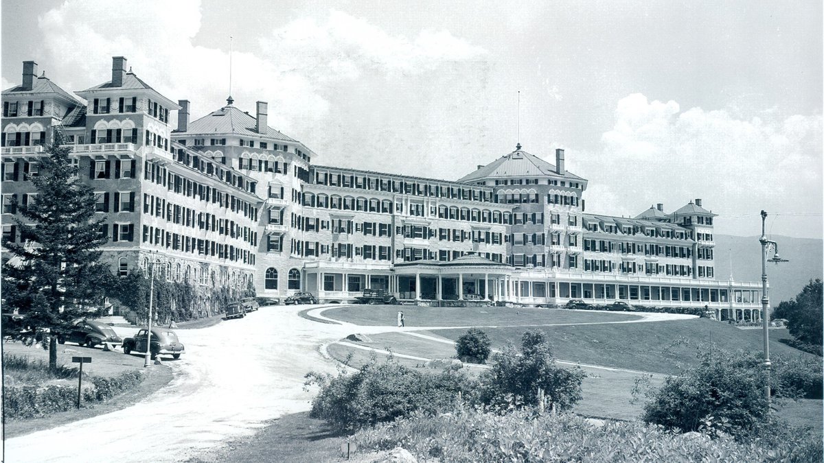 Jon_Hartley_'s tweet photo. Fun Fact: Alan Greenspan &amp; John Maynard Keynes crossed paths. According to Greenspan, in 1944, he stayed at the NH Mt. Washington Hotel during the Bretton Woods Conference (UN Monetary &amp; Fin Conference) traveling as a Henry Jerome Orchestra jazz clarinet player only 1 floor apart https://t.co/WaOHdzGvTu