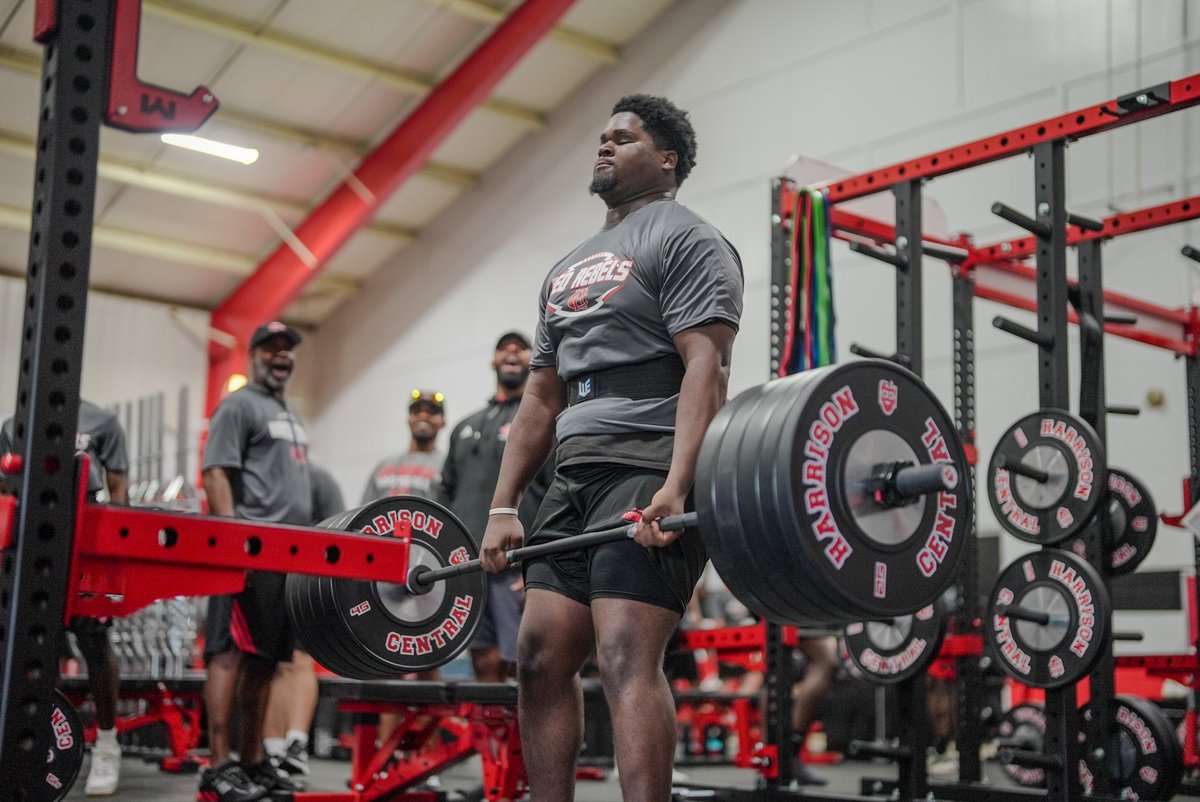 HCHSfb's tweet photo. Big day at HC! First day in the new weight room! https://t.co/h23DIuRXkD