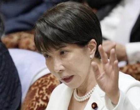sorapiyo1111111's tweet photo. 『2年後には元に戻す』って、誰への約束？

国民じゃなくて、誰を見てるの？

⬛︎高市首相『実行から2年後には元に戻す。
これははっきり申し上げておく』