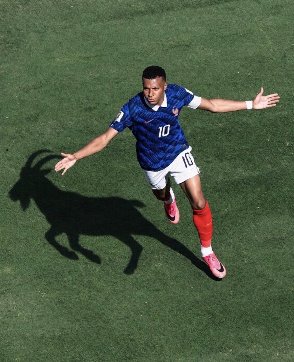 Sabarinathvb2's tweet photo. #thegreatest of his generation 💎
@KMbappe https://t.co/4WC0icSpJD