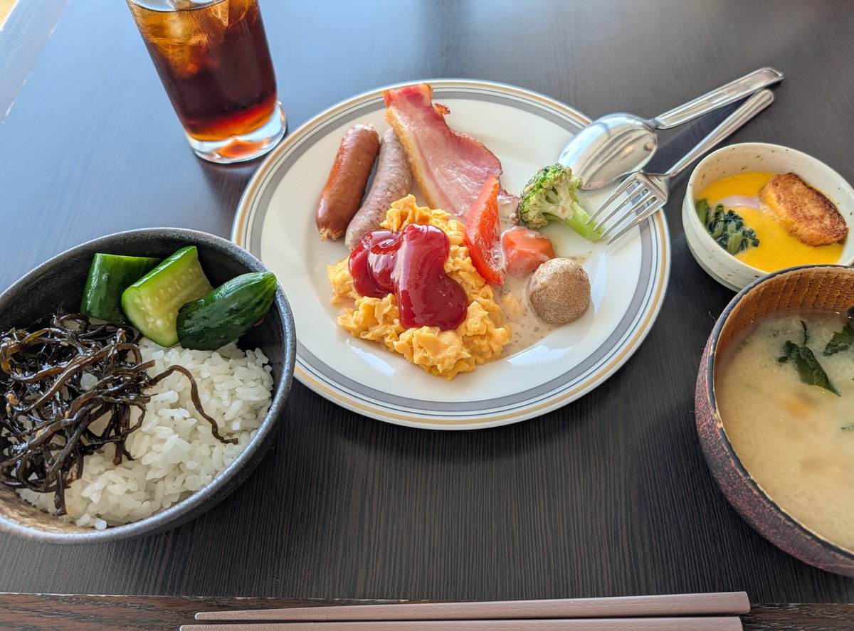 lightwill2000's tweet photo. シェラトン東京ベイのラウンジ朝食✨
エッグベネディクトが美味しかったです😋 https://t.co/6D7BOnMh8f