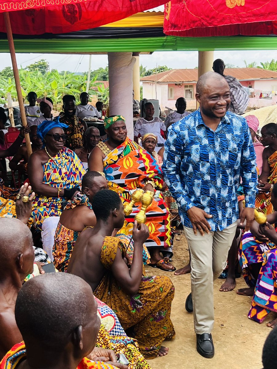 Salifuissaka101's tweet photo. I had the greatest honor to represent the Ashanti regional minister, @DrAmoakohene and the beautiful people of Bekwai municipal at this year’s Father’s Day celebration organized by the Chiefs and people of Dwoamin in collaboration with @bcighana and ANAQ Foundation.
Sunday’s event saw the celebration of fathers amid flamboyant display of culture and tradition.
Speaking on behalf of Minister Amoakohene, I congratulated Breast Care international and ANAQ Foundation for their commitment in community development and advice our gallant fathers to consider their family obligations as a solemn duty to God and mankind.