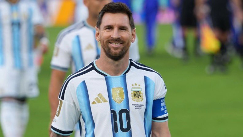 soulanzin's tweet photo. Precisamos falar sobre o Mbappe ser um jogador melhor que o Messi e muito mais carismático. https://t.co/4uys9nH2Oc