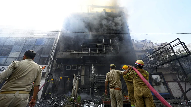 ndtv's tweet photo. Lucknow Fire: Building Got Demolition Order In 2016, Revoked Within 2 Months
https://t.co/Jev420Eook https://t.co/RWYkKb7Ykj