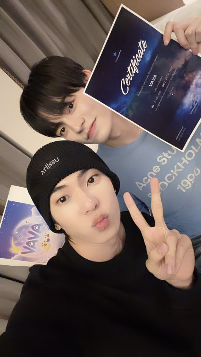octhejx9's tweet photo. special gift for @porsuppakarn 🐻‍❄️🩵🪽 
— acne สีฟ้าที่เห็นแล้วคิดถึงน้องป๋อเลย ขอบคุณนะคะที่หยิบเสื้อตัวนี้มาใส่ในวันสำคัญ ตั้งใจเลือกมากๆเลย คิดไว้ว่าต้องน่ารักมากแน่แต่น้องป๋อใส่แล้วน่ารักกว่าที่คิดอีก 🫶🏻

( #Porsuppakarn #ของขวัญนู๋ป๋อ 𐙚⊹₊⋆☆ ) https://t.co/BZslftqx3n