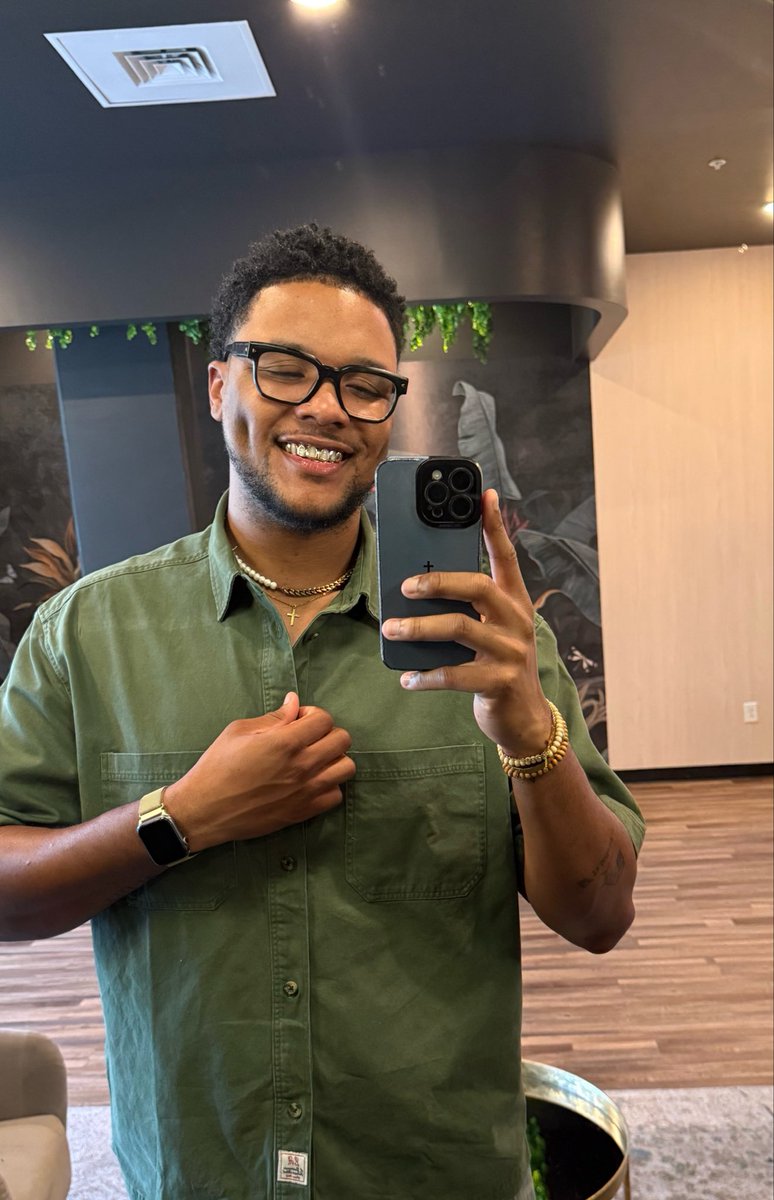 dentdays's tweet photo. *hey siri play luv u better by ll cool j* 😎 https://t.co/r2DTduJgVV