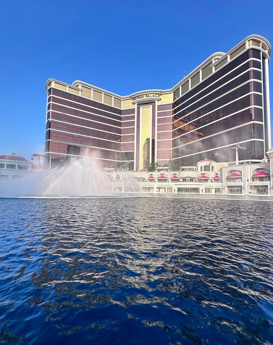 Wency1120's tweet photo. 澳门氹仔｜永利皇宫，水舞间起，晴日恰好。
Macau Taipa · Wynn Palace
Dancing fountains, perfect sunshine. https://t.co/FGeeJvoUUB