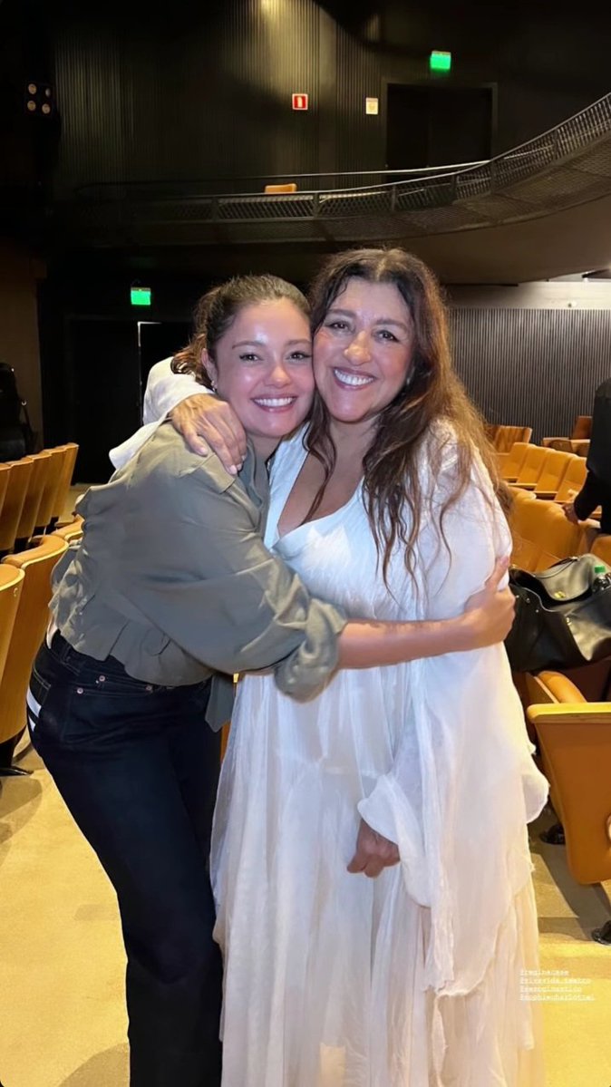 soldasophie's tweet photo. Sophie Charlotte e Regina Casé no espetáculo "Viva a Vida" no RJ. 🤎 https://t.co/ekZwUT5Qcf