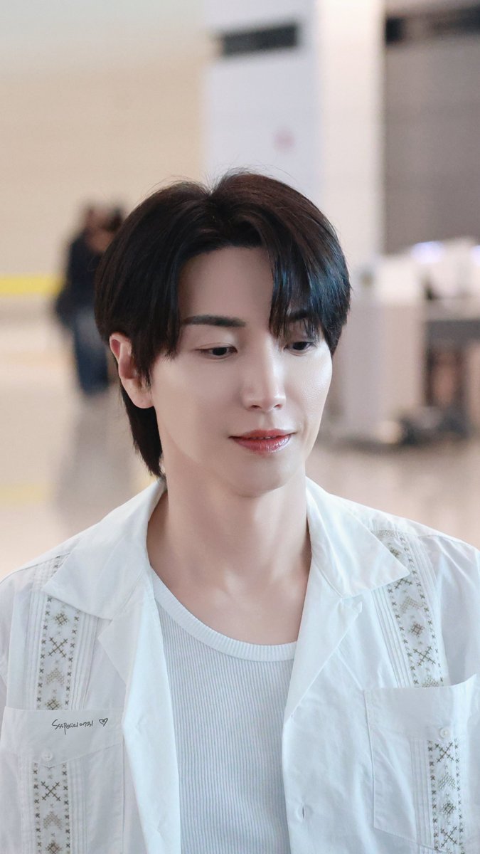 Ssspecial1004's tweet photo. 260623 ICN Departure

촬영 무사히 잘 마치세용💘
@special1004 #Leeteuk #이특 #박정수 #利特 
#슈퍼주니어 #SUPERJUNIOR https://t.co/fKewVpEhM8