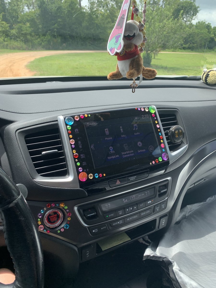 tom_quimby's tweet photo. No mistaking…this is truly my daughter’s car https://t.co/V05yY6bZUB