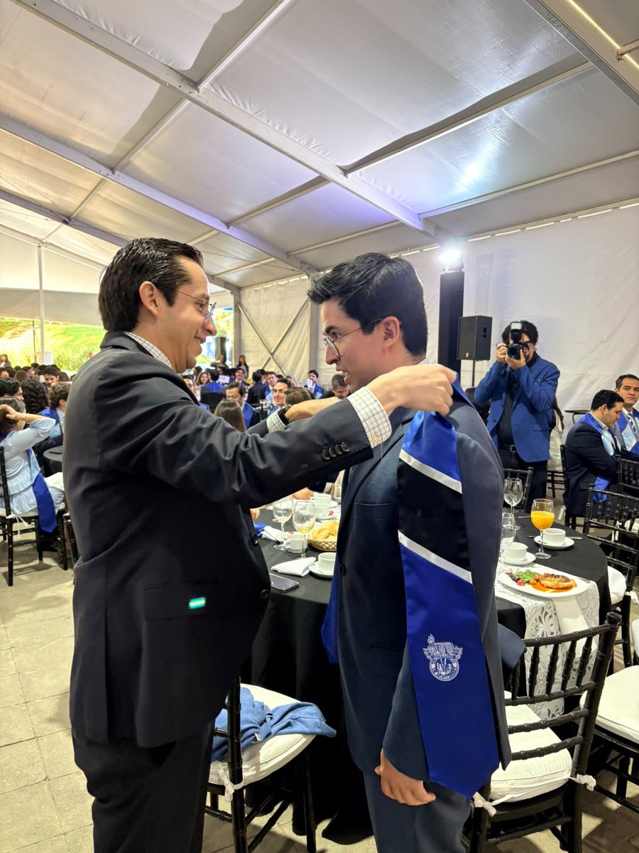 EGobiernoyTP's tweet photo. Cada diploma representa esfuerzo, dedicación y compromiso. 📚✨

Felicitamos a las y los graduados de nuestros programas de Maestrías y Doctorado de Sede Mixcoac por este importante logro. 
¡Mucho éxito en lo que viene! 💙

#FormamosElFuturo https://t.co/L02kMnZO31