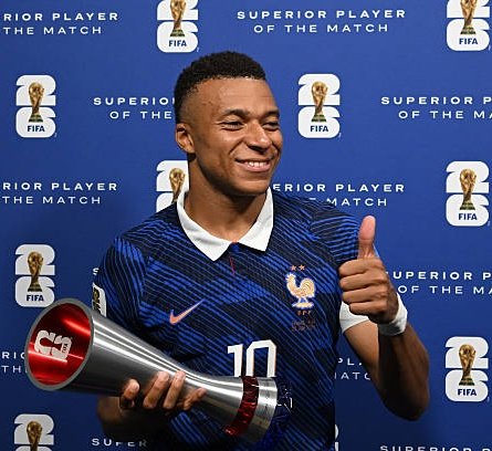 AdriRM33's tweet photo. La cara de felicidad de KYKY 🤩 https://t.co/zJXZYHJ5cI