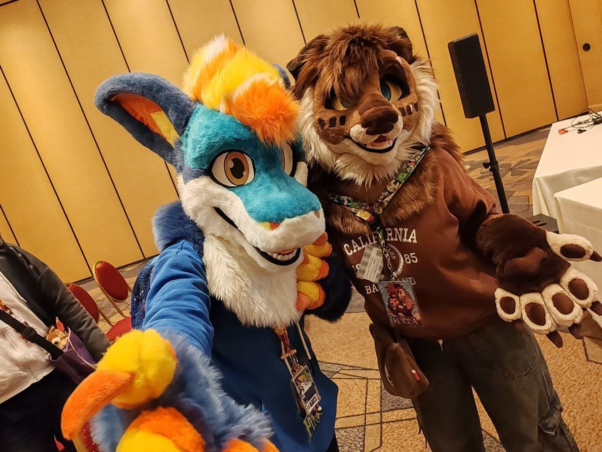 coddybarks's tweet photo. Hehe 💗 with my birthday bro @PancinDeSalvado 🌲🥐🌱 loved meeting you boo at @FurFiesta 
You made it memorable for me fr https://t.co/Mdj4ELm1bA