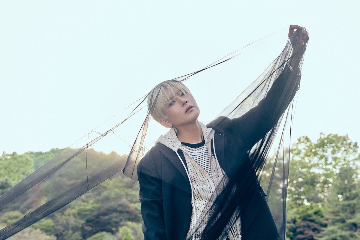 SJofficial's tweet photo. 슈퍼주니어 려욱, “완성도 자신있어” 10주년 싱글 ‘Runaway’ 오늘 공개!
“여름 노래 청량감 위해 多 준비…콘셉트 연구·탈색·창법 고민”
서머송 ‘Runaway’ + 발라드 ‘Defined’ + 감성 R&B ‘Chamomile’ 3곡 수록

https://t.co/74T9sDHWC8

#슈퍼주니어 #SUPERJUNIOR
#려욱 #RYEOWOOK
#Runaway #RYEOWOOK_Runaway