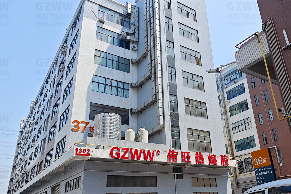 GzwwS's tweet photo. We are a full-scale hot melt adhesive source factory, offering glue sticks, pellets and construction glue. Custom formulas, bulk wholesale &amp; fast global shipping for all industrial buyers. #hotmeltmanufacturer #FactoryDirect https://t.co/dKUHReyELD