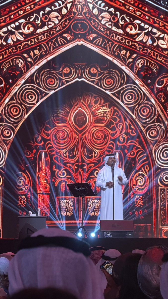 ffatemahkh's tweet photo. أجيك يسلم راسك وشلون ما أجيك | ليلة راشد الماجد🤍 https://t.co/Z50Ai1zdY9
