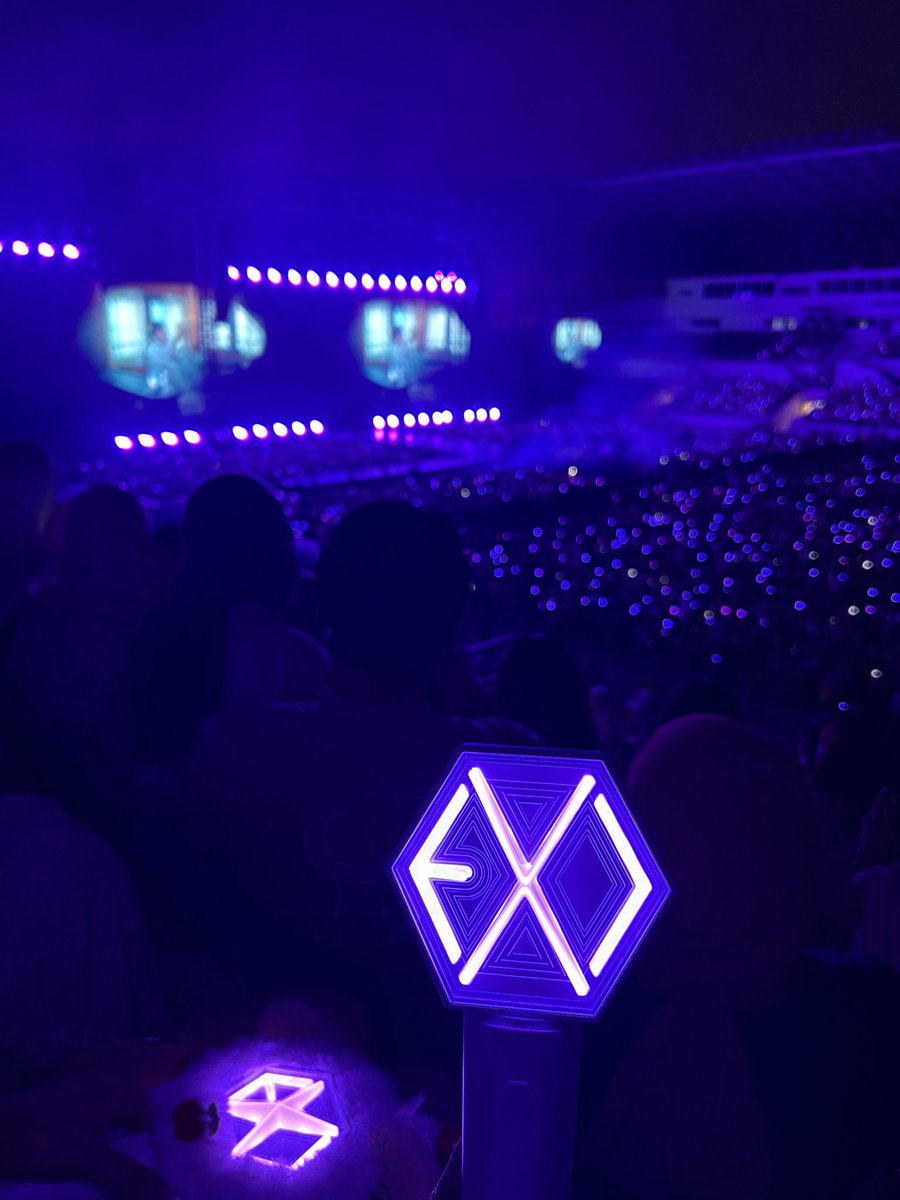 ZENNIESUH's tweet photo. Will post some of my fancam using Vivo X300 Pro during #EXHORIZONinKL 😆😆 https://t.co/zccs1h5Adr