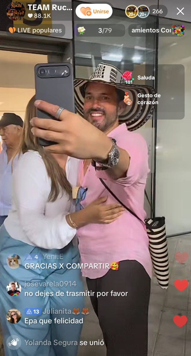 teamalejo_'s tweet photo. Alejo es lo que se muestra el no manipula a nadie el es asi 🦊🔥😍🫶 La misma personalidad que muestra en los lives asi mismo es q son un fandom tóxico y ahí sigue molestando. A nadie le ha negado fotos 🤪🤣🥳🦊
#TeamZorroViejo https://t.co/xftodofhbN