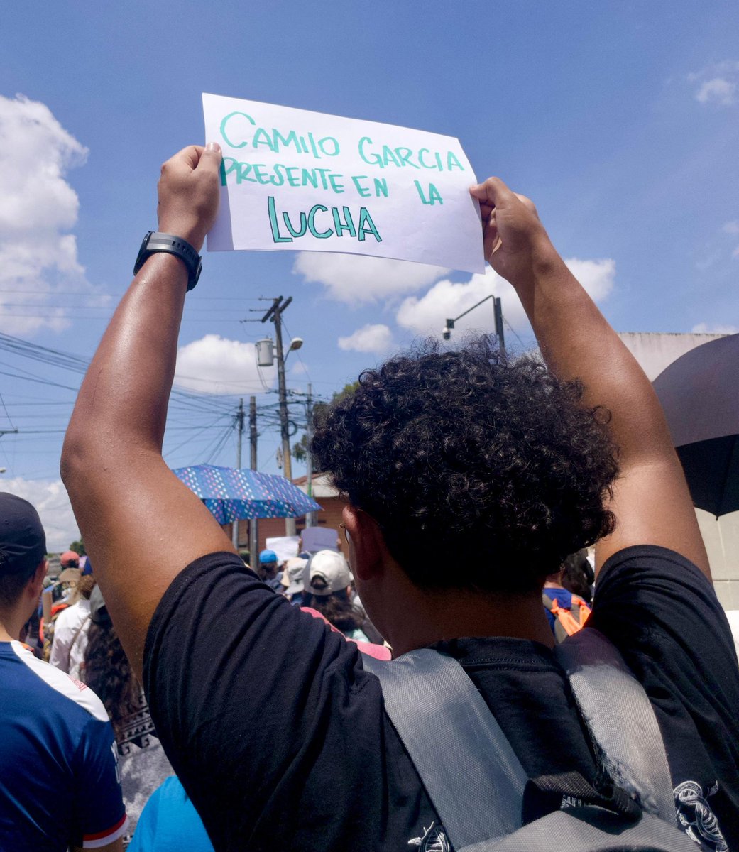 afroman1327's tweet photo. Nuestra casa se defiende en las aulas y en las calles.
Si 100 veces nos quieren robar la USAC, 100 veces vamos a salir a defenderla.
#LaUSACSeDefiende
#NoTenemosRector https://t.co/ucudFOH00e