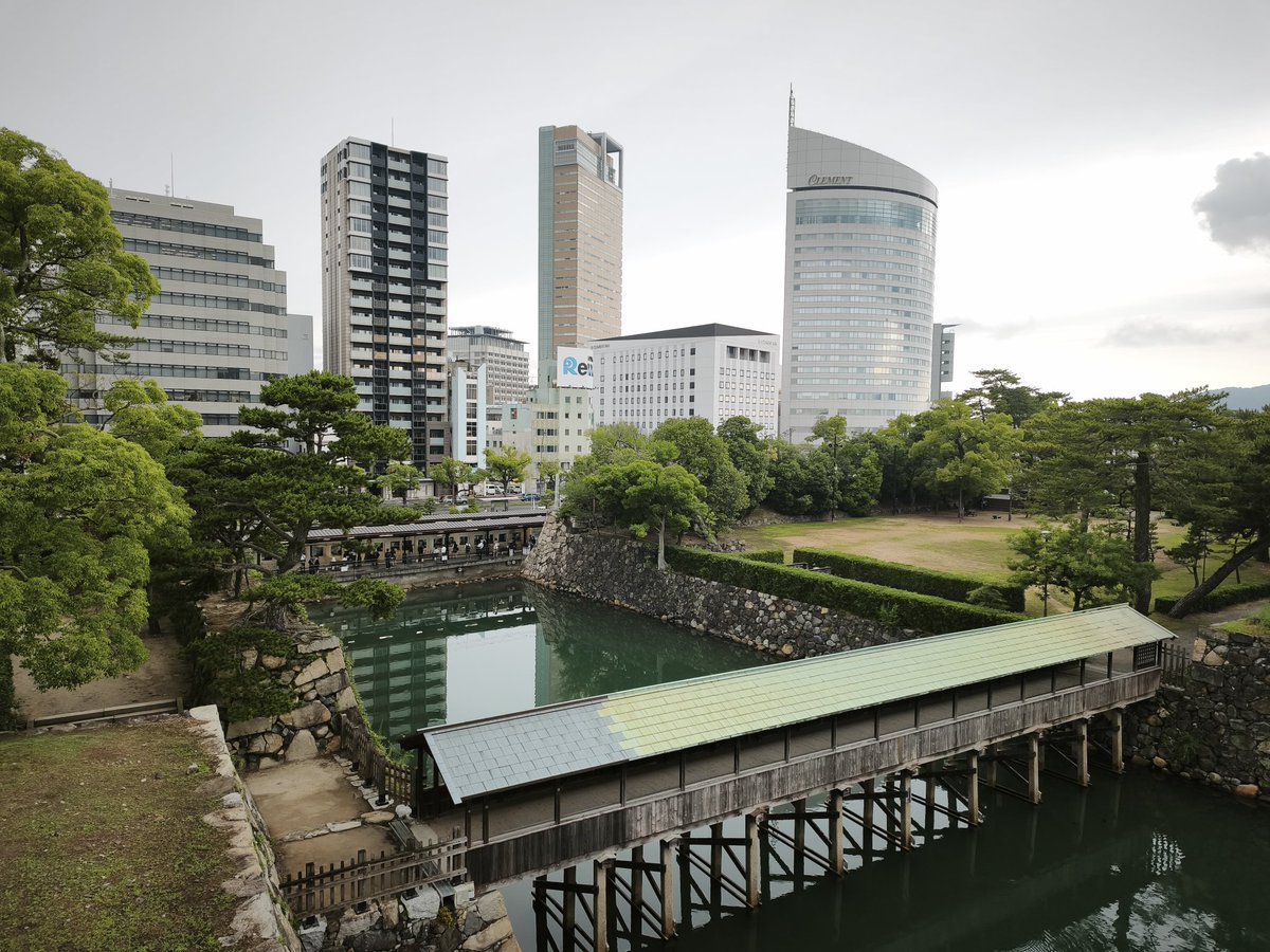 tea_tapiocamilk's tweet photo. 高松城跡、玉藻公園。

人少ない。平日だし早朝だからかな
https://t.co/xa1TXl5LmQ https://t.co/SzlOudDW4N