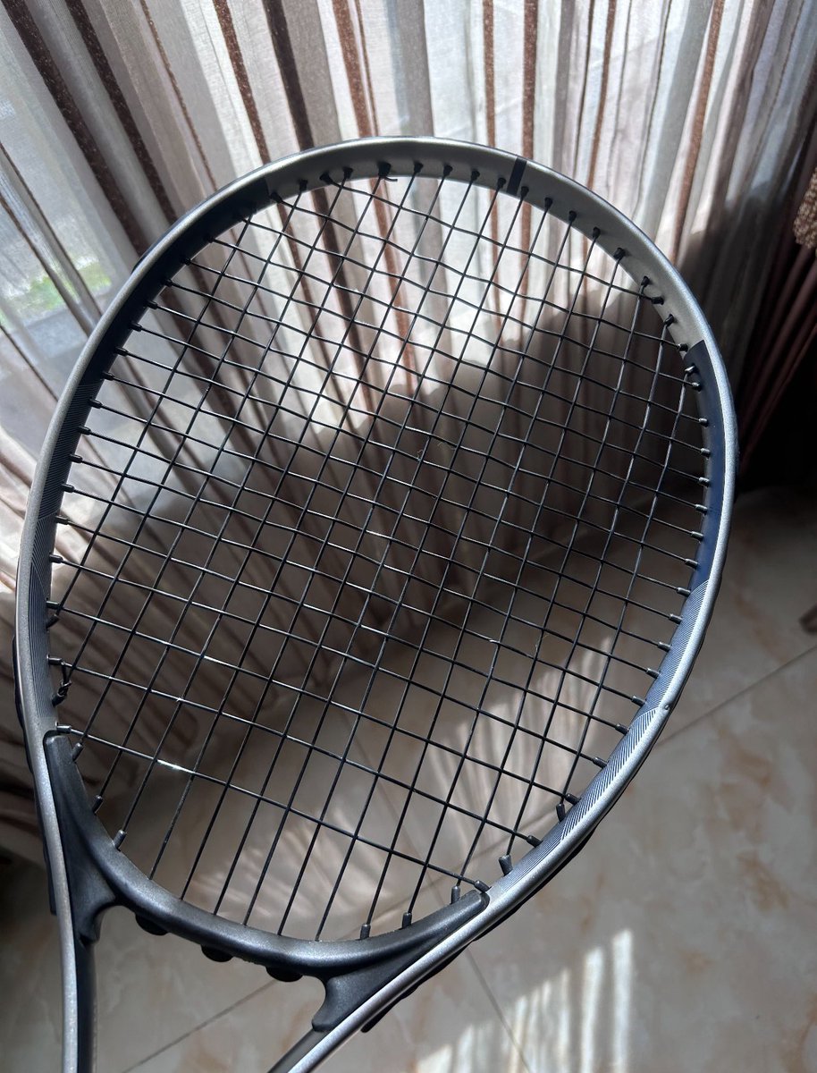 vernshuaa's tweet photo. @aidantonelli_ haloo kaa, aku ada raket tennis decathlon utk begginer yang aku pakai pribadi buat awal main tennis:
decathlon (270g) cukup kencengin string nya ajaa
harga 150.000 ya kakk https://t.co/P0dV5wudux