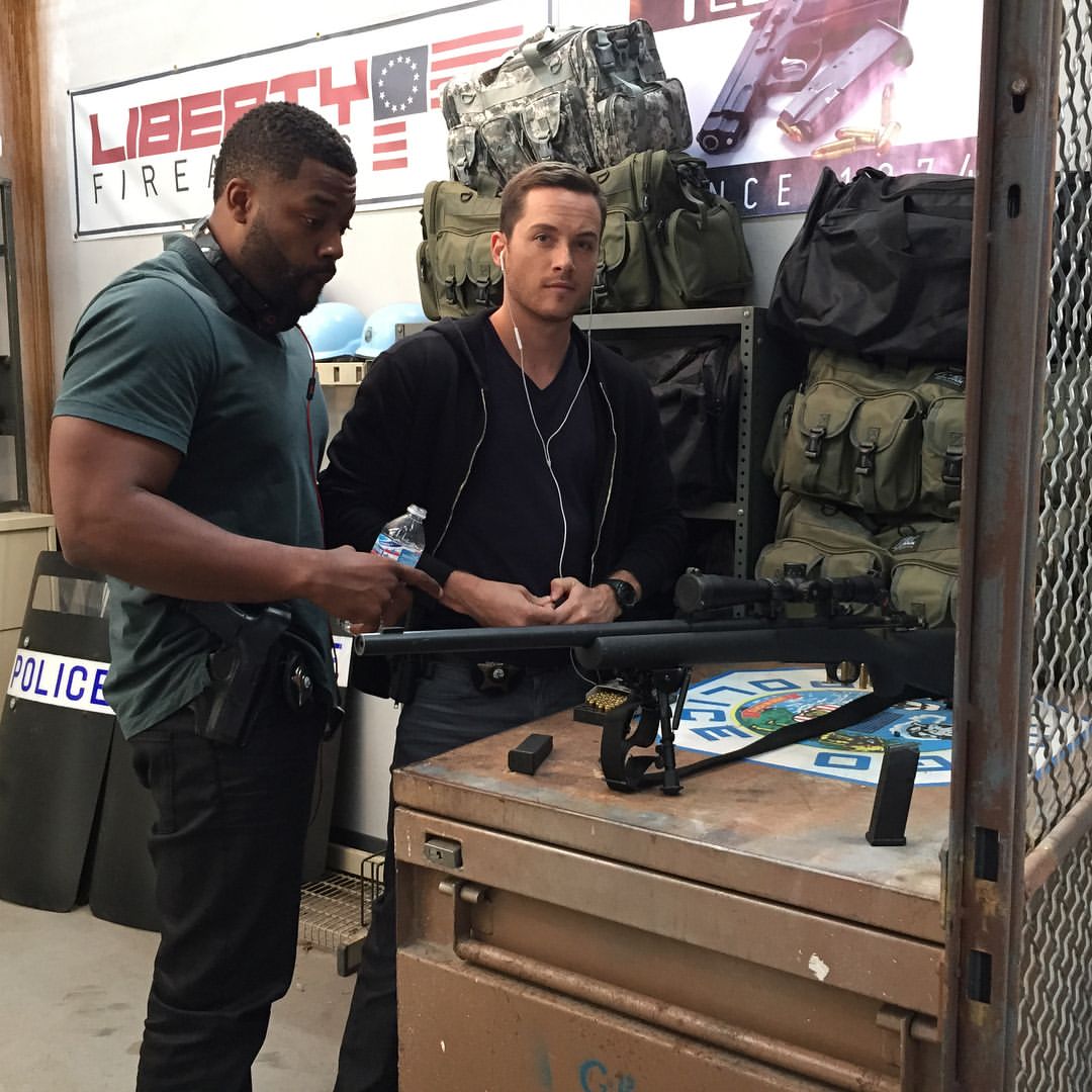 Ocelotl_Mx's tweet photo. 🎥#JesseLeeSoffer in #ChicagoPD🫂💖
Remembering Random Moments BTS Jess
#JayHalstead #TheHalsteads #UpsteadEndGame #Upstead #UpsteadForever #JusticeForUpstead #MemoriesHalstead #TrasseFans #WesMitchell https://t.co/QwPdmOTzMz