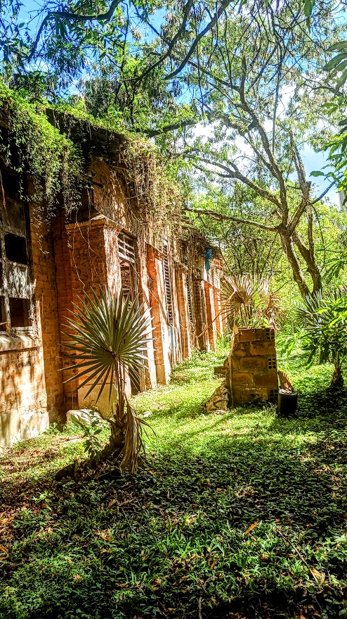 ProfeSpitaletta's tweet photo. Soleado paisaje en las ruinas de los antiguos talleres del Ferrocarril de Antioquia, en Bello. https://t.co/HQYPRFL3zn