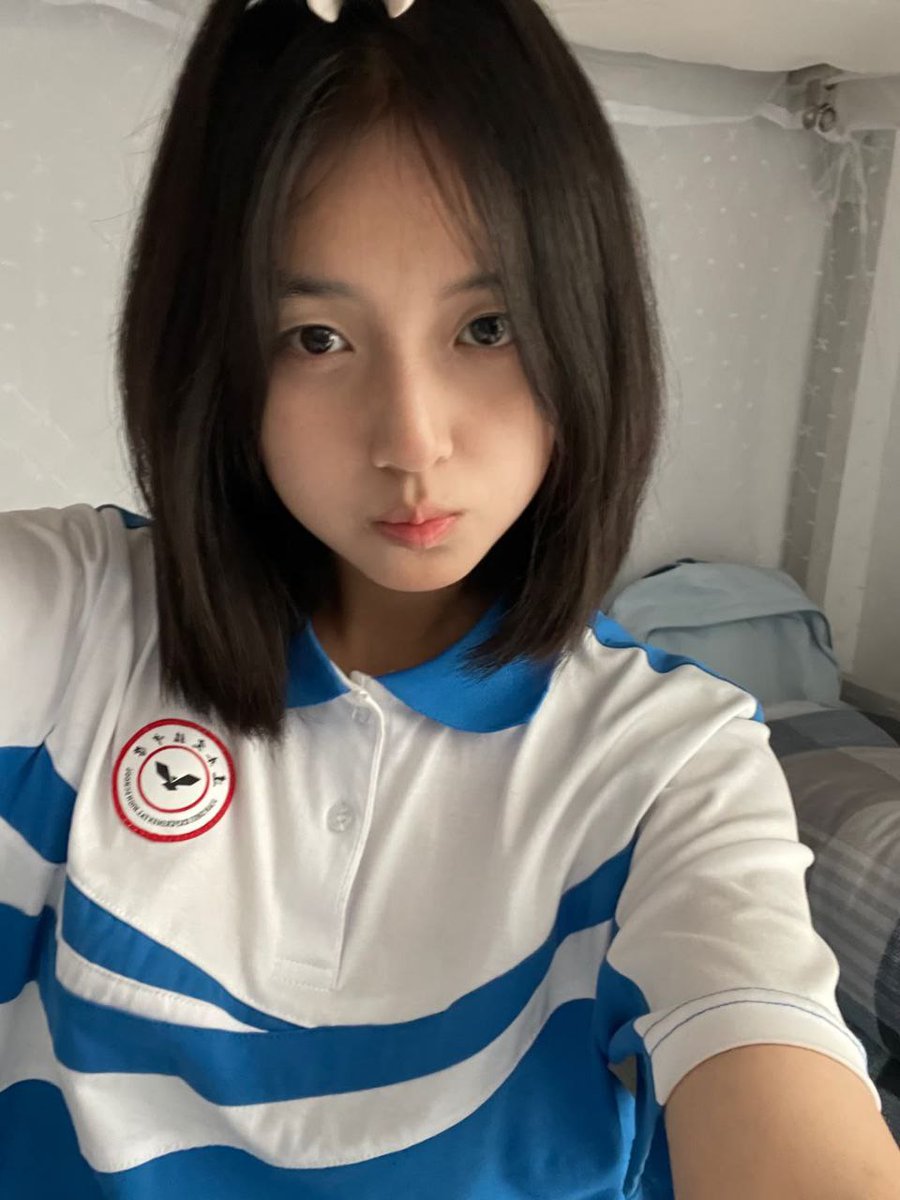 Daniexp's tweet photo. 放假在家的日子是真的很无聊 #高三 #女高 #学姐 https://t.co/QZ3Fez7YG3