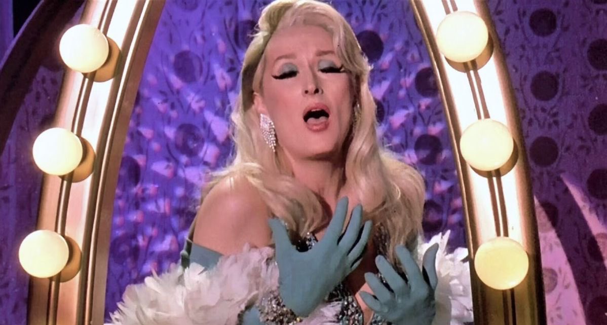 retrocvnty's tweet photo. Meryl Streep in Death Becomes Her (1992) https://t.co/qxaQ7ukyz4