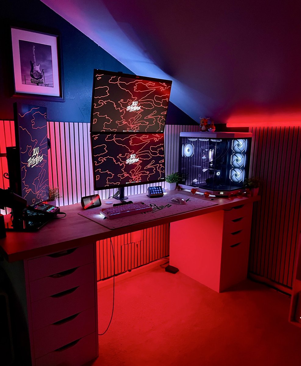 mart7y_'s tweet photo. Some pics of the setup. I really need to finish the panel wall and get a new monitor mount so I can put my monitor shelf back up https://t.co/rKbeiIA8L0