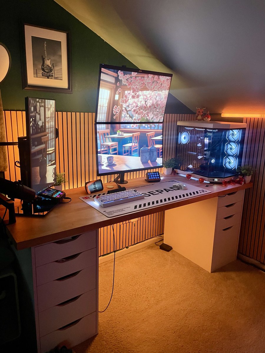 mart7y_'s tweet photo. Some pics of the setup. I really need to finish the panel wall and get a new monitor mount so I can put my monitor shelf back up https://t.co/rKbeiIA8L0