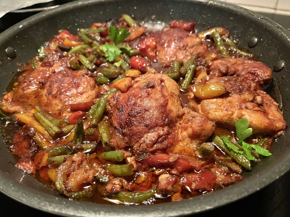 Makeupfaces's tweet photo. Monday Chicken, Peppers,Mushrooms, String Beans Zucchini, Tomato Stir Fry. 🧄 https://t.co/PKjEwQN2rt