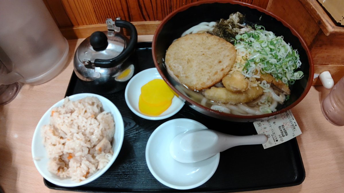 198dcx's tweet photo. 昨日博多バスターミナルの牧のうどん行ったけどももちゃんセット無くなってるのね
カウンターのサインはちゃんと飾られてましたけど https://t.co/8GZW7dfVZs